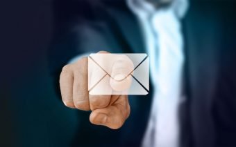 Tippen auf Mail Symbol