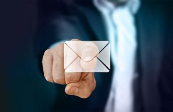 Tippen auf Mail Symbol